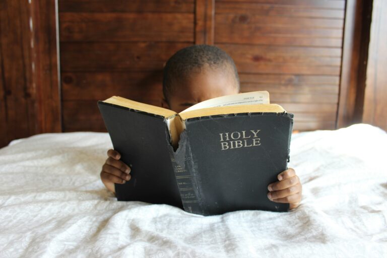 Practical Ways to Incorporate Prayer into Your Family’s Daily Routine